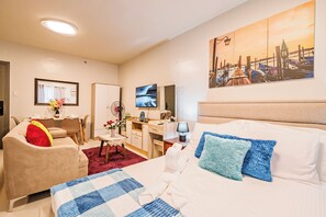Apartment, 1 Bedroom, City View | Living room - Precious Florannjoe Chic New Studio With Best Care (Las Pinas)