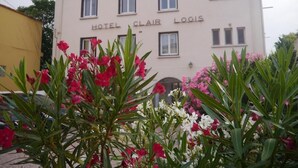 A building labeled "HOTEL CLAIR LOGIS" with a simple facade and multiple windows. - Hotel Clair Logis (Argelès-sur-Mer)
