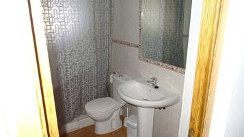 Doccia, asciugacapelli, asciugamani, sapone