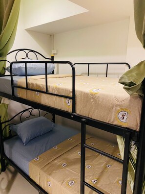 Slaapzaal, balkon | Gratis wifi