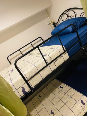 Shared Dormitory, Balcony