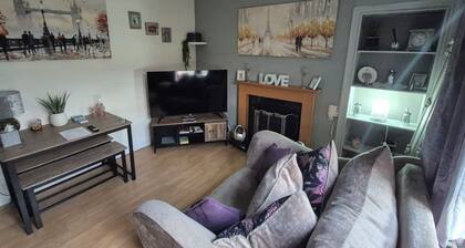 Lovely 2-bedroom cosy apartment with driveway & garden in charming Dundee