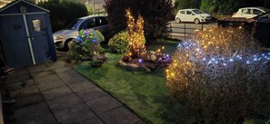 Property grounds - Lovely 2-bedroom cosy apartment with driveway & garden in charming Dundee (Dundee)