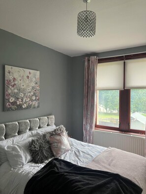 2 chambres, fer et planche à repasser, lit de bébé portatif, Wi-Fi