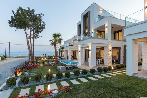 Sea Residence -4 bedroom Villa with Private Pool