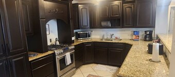 Stylish 2 BR near Goodfellow AFB