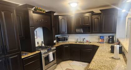 Stylish 2 BR near Goodfellow AFB