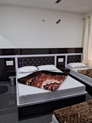 Deluxe Double Room, City View | Free WiFi, bed sheets - Goroomgo Uniyal Residency Uttarkashi (Dunda)