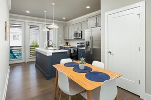 Fridge, microwave, oven, stovetop - Modern Condo w/ Mountain Views, 2 Private Decks! (Chattanooga)