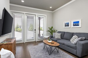 TV - Modern Condo w/ Mountain Views, 2 Private Decks! (Chattanooga)