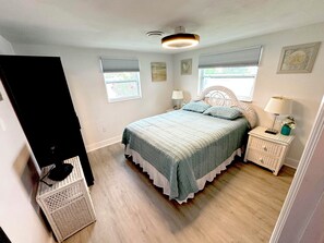 3 bedrooms, desk, iron/ironing board, free WiFi