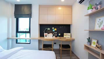 Apartemen Keluarga, balkon, pemandangan kota | 2 kamar tidur, meja kerja, dan ruang kerja ramah laptop