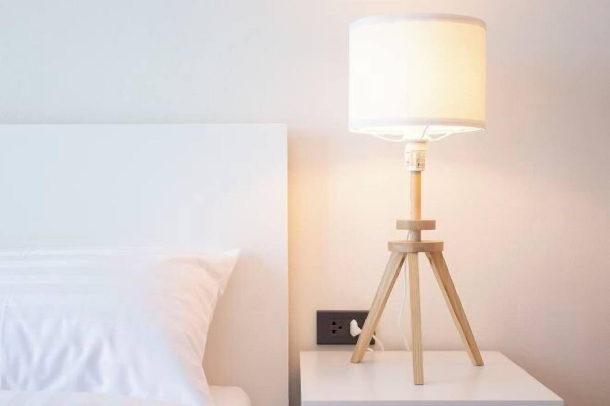 2 soveværelser, skrivebord, arbejdsområde til bærbare computere