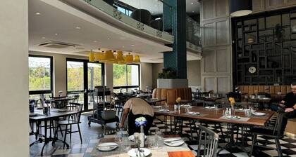 Acoustic Apartment is near Sunbed Arena, Menlyn Mall, with Fitness area