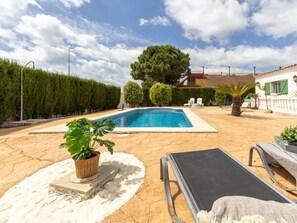 Pool - Stunning private villa for 6 guests with private pool, A/C, WIFI, TV, patio and pets allowed (Deltebre)