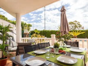 Outdoor dining - Stunning private villa for 6 guests with private pool, A/C, WIFI, TV, patio and pets allowed (Deltebre)
