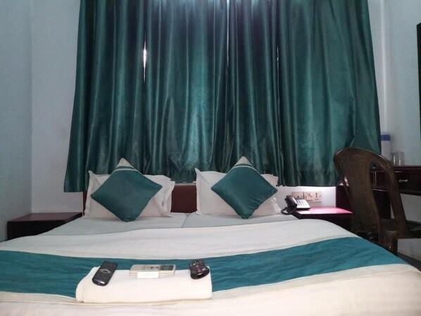 Free WiFi, bed sheets