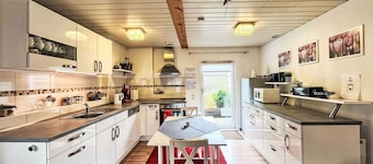 Lovely apartment for 7 guests with WIFI, TV, balcony and parking