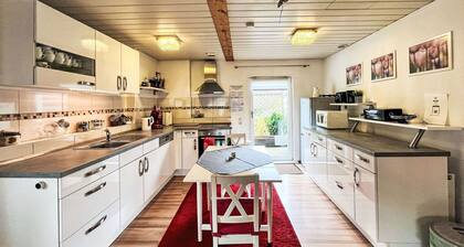 Joli appartement pour 7 personnes avec WIFI, TV, balcon et parking