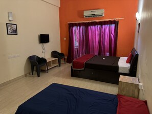 1 bedroom, WiFi, bed sheets - Tranquil Retreat: A delightful hotel in the heart of Auroville (Kuilapalayam)