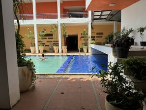 Pool - Tranquil Retreat: A delightful hotel in the heart of Auroville (Kuilapalayam)