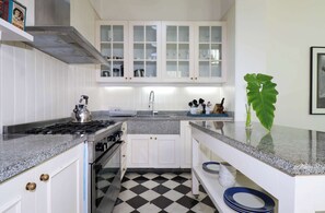 Keittoastiat/astiat/ruokailuvälineet