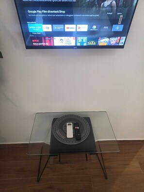 Television - Camera in Appartamento Terminal Traghetti (Genova)