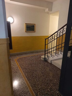 Interior - Camera in Appartamento Terminal Traghetti (Genova)