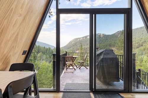 Steel Pines Cabin! Hot Tub! A-frame! Pet-friendly! Sauna!