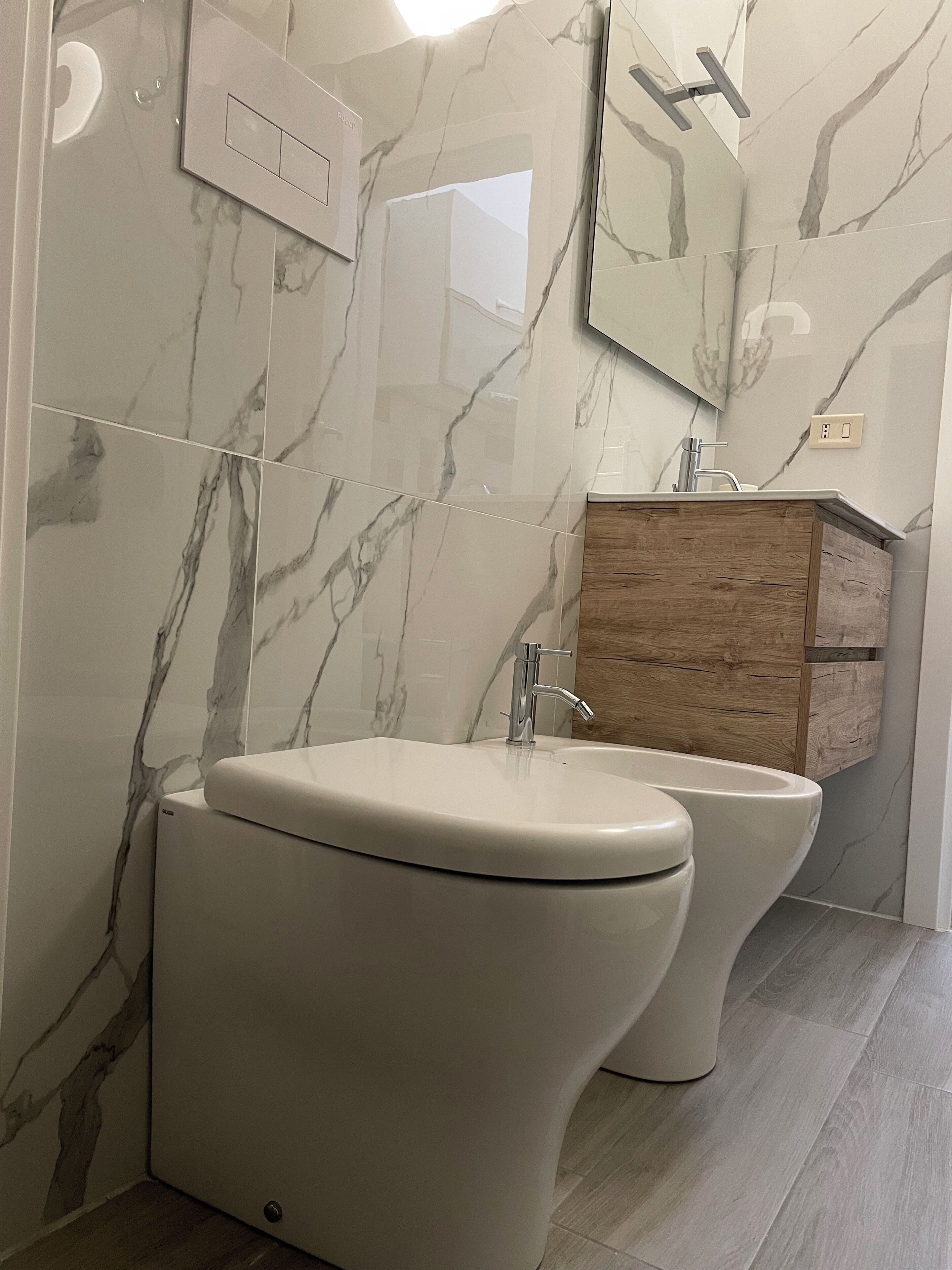 Sèche-cheveux, bidet, serviettes fournies, savon