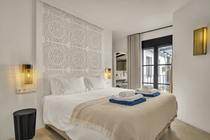 5 bedrooms, iron/ironing board, free WiFi, bed sheets