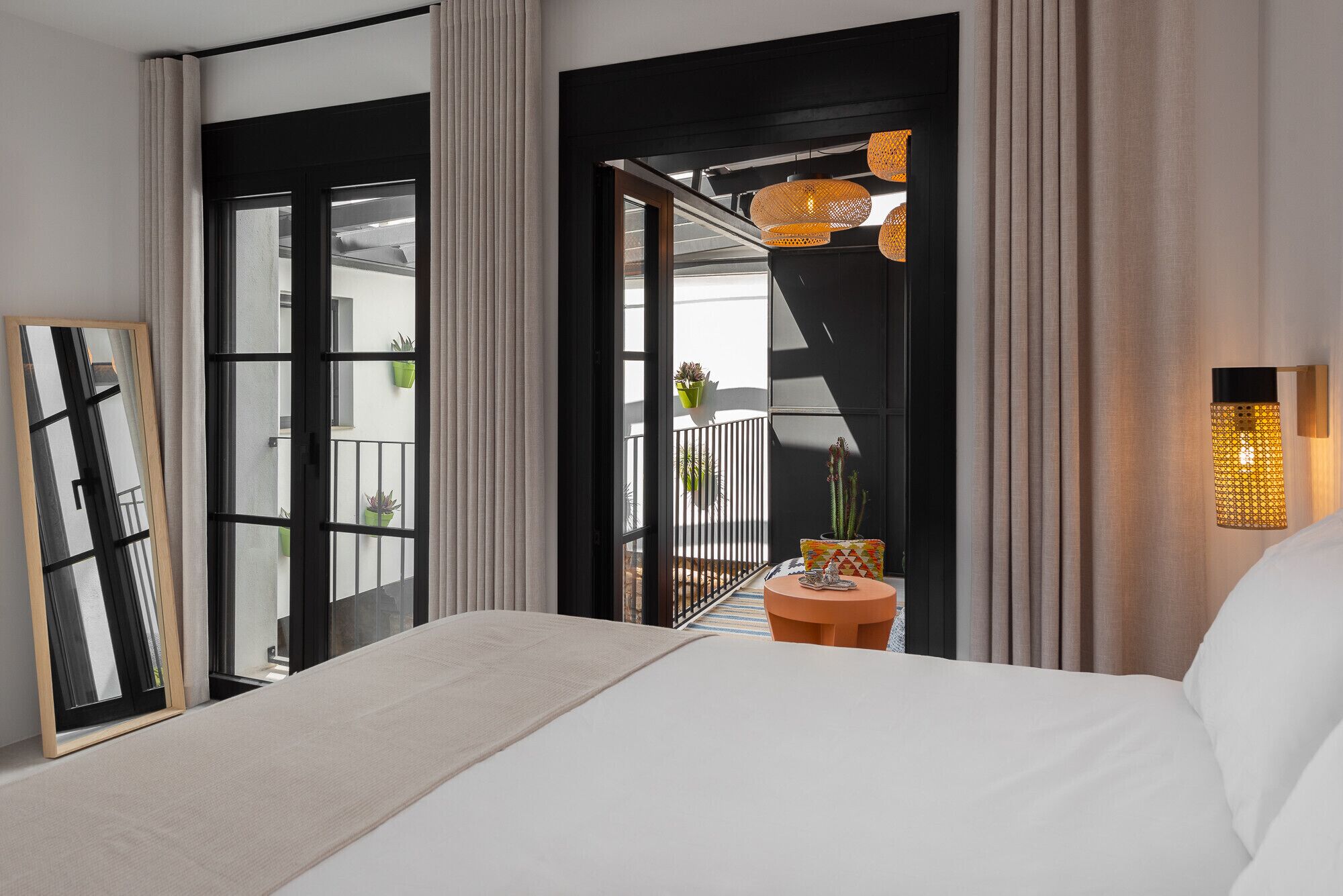 5 soverom, strykejern/-brett, wi-fi (inkludert) og sengetøy