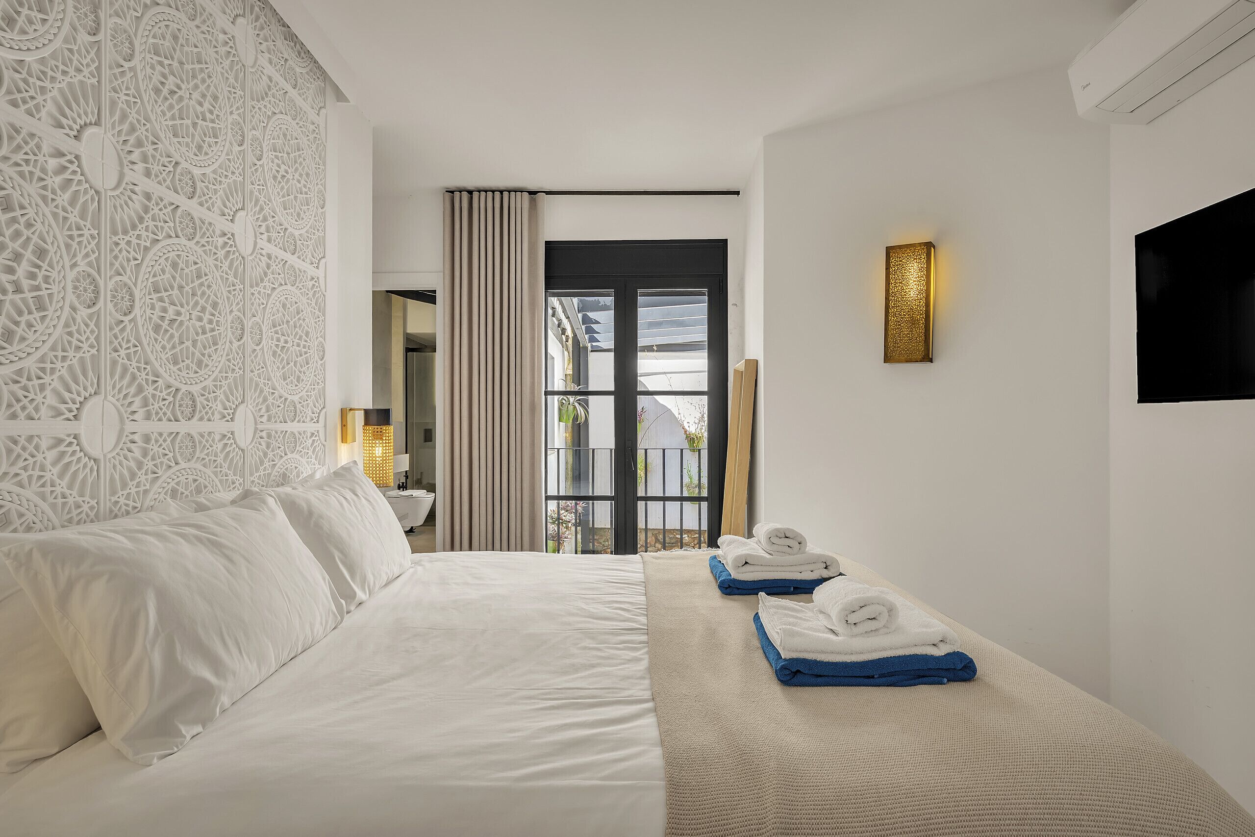 5 bedrooms, iron/ironing board, free WiFi, bed sheets
