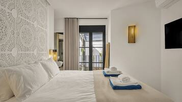5 bedrooms, iron/ironing board, free WiFi, bed sheets