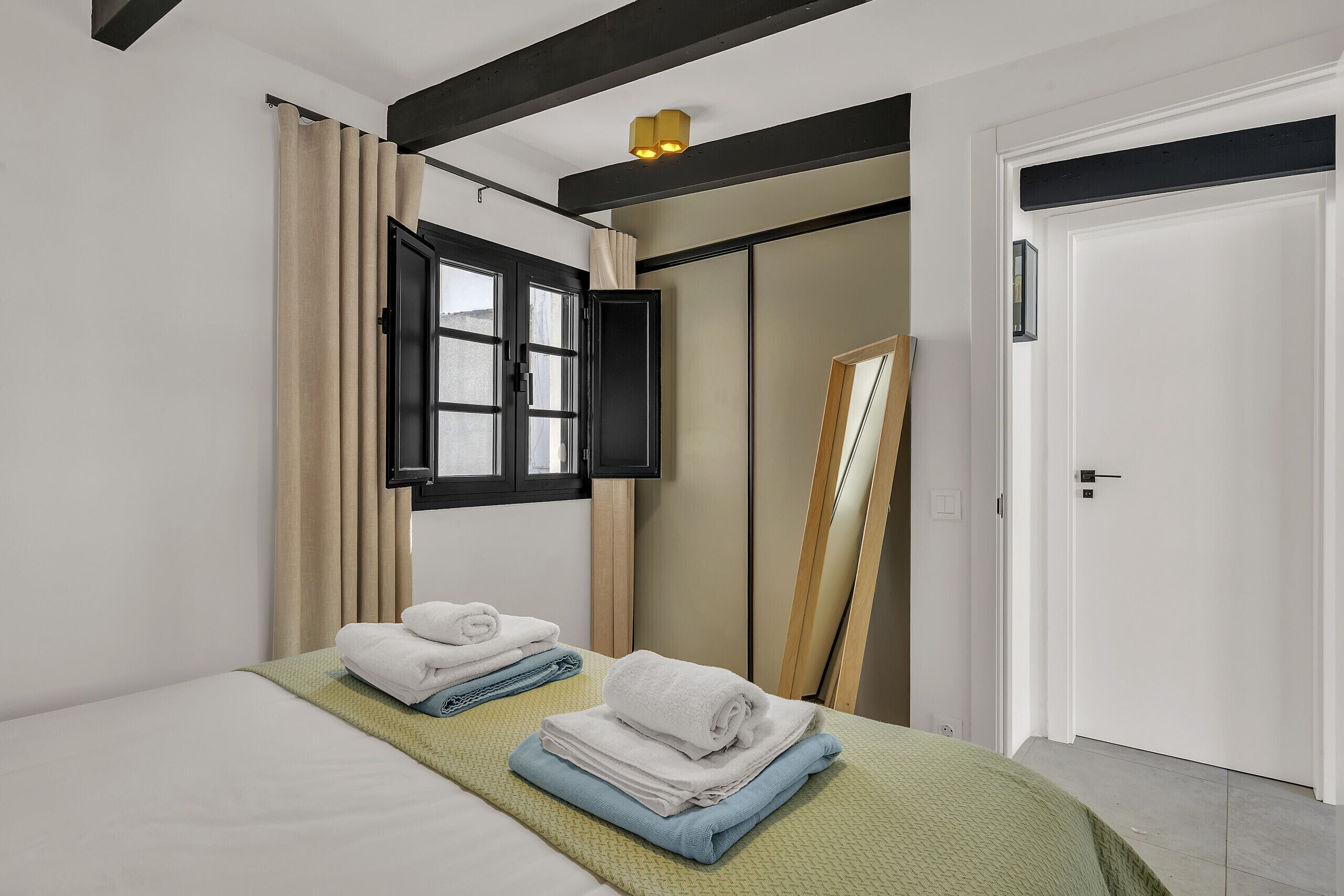 5 bedrooms, iron/ironing board, free WiFi, bed sheets