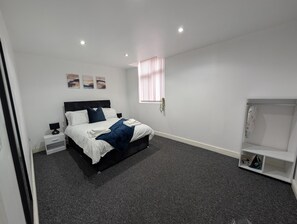 Apartment | 2 bedrooms, iron/ironing board, free WiFi, bed sheets - Broad Street, Wolverhampton - 2 Bedroom Apartment (Wolverhampton)