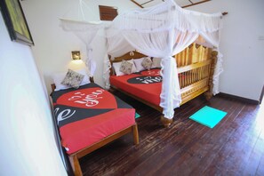 Kamar Triple Standar, pemandangan gunung | Brankas, setrika/meja setrika, Wi-Fi gratis, dan seprai linen