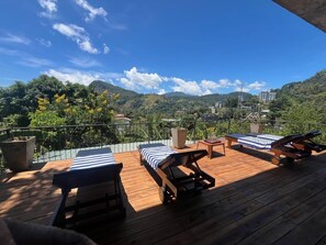 Vista frontal de la propiedad