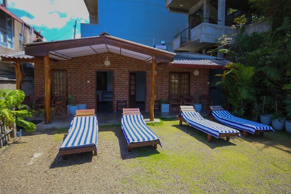 Vista frontal de la propiedad