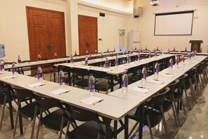 Meeting facility - Yingxi Fenglin Corridor qiangu Yunshe Hot Spring Resort (Yingde)