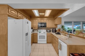 Micro-ondes, four, plaque de cuisson, lave-vaisselle