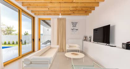 Villa Tabori Hill / Modern Retreat in Tbilisi