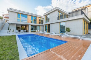 Villa | Pool - Villa Tabori Hill / Modern Retreat in Tbilisi (Tbilisi)