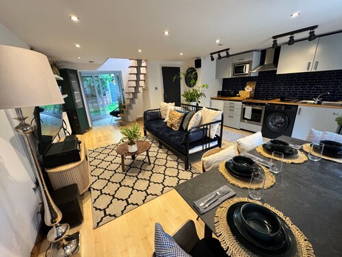 Coventry Cozy Cottage