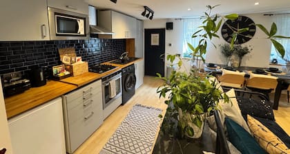 Coventry Cozy Cottage