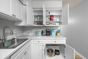 Fridge, microwave, oven, coffee/tea maker