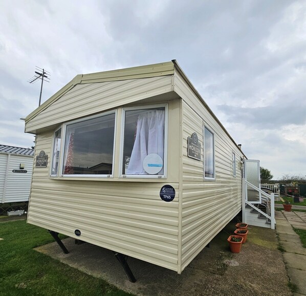 Chalet | Exterior - 3 Bed Standard Caravan Robinhood (Rhyl)