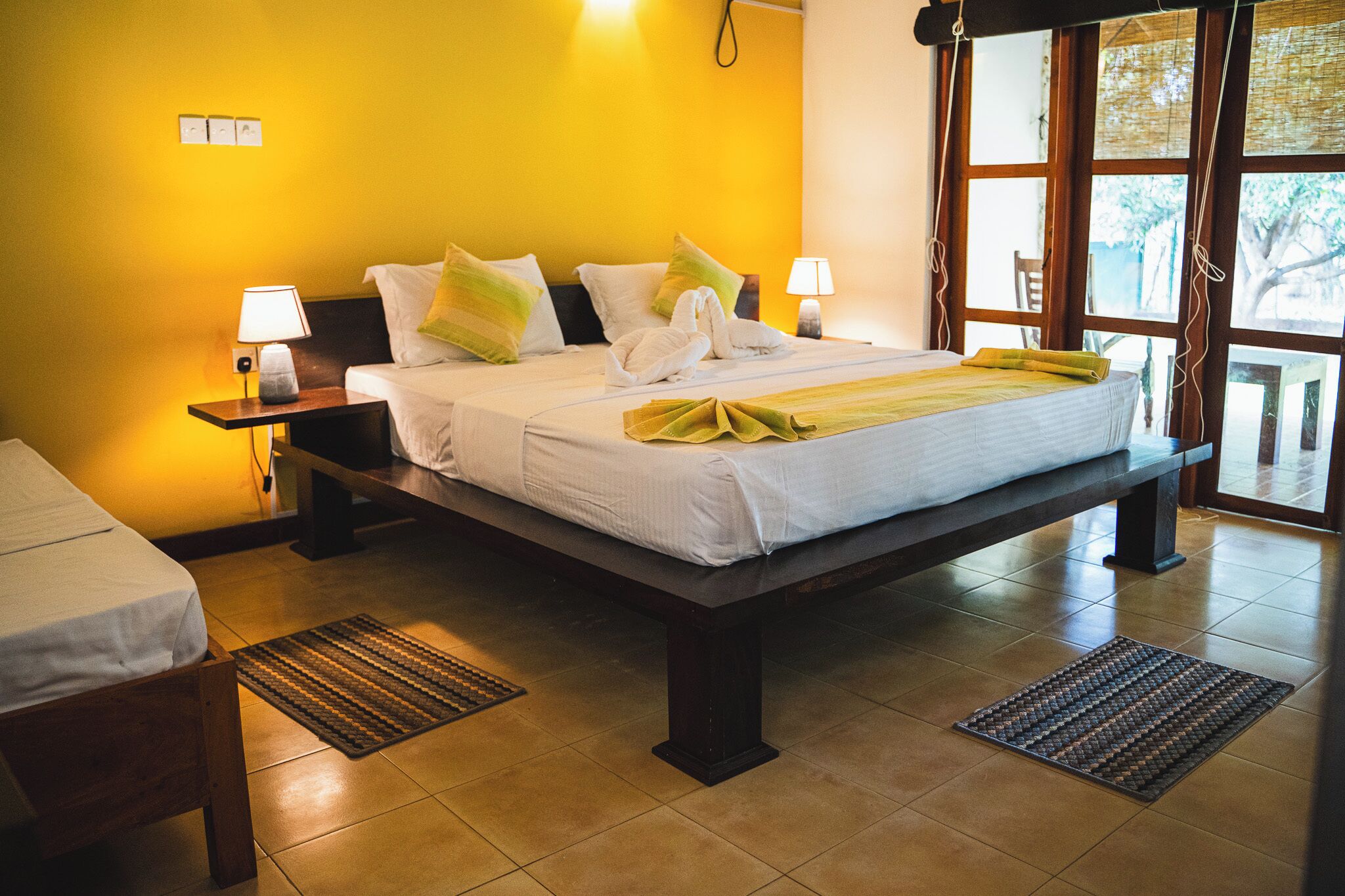 Camera doppia, vista lago | Minibar, una scrivania, postazione laptop, insonorizzazione