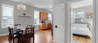 Spacious 3-bedroom apartment with WiFi, AC in charming St. Louis