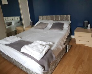 2 bedrooms, iron/ironing board, free WiFi, bed sheets